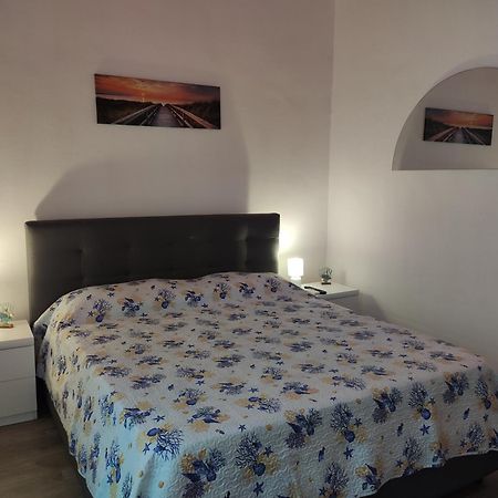 Tra Il Mare E Il Borgo - Pulsano Apartment Bagian luar foto